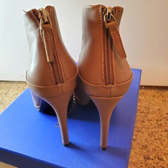 Grey Booties - Picture 3 of 4